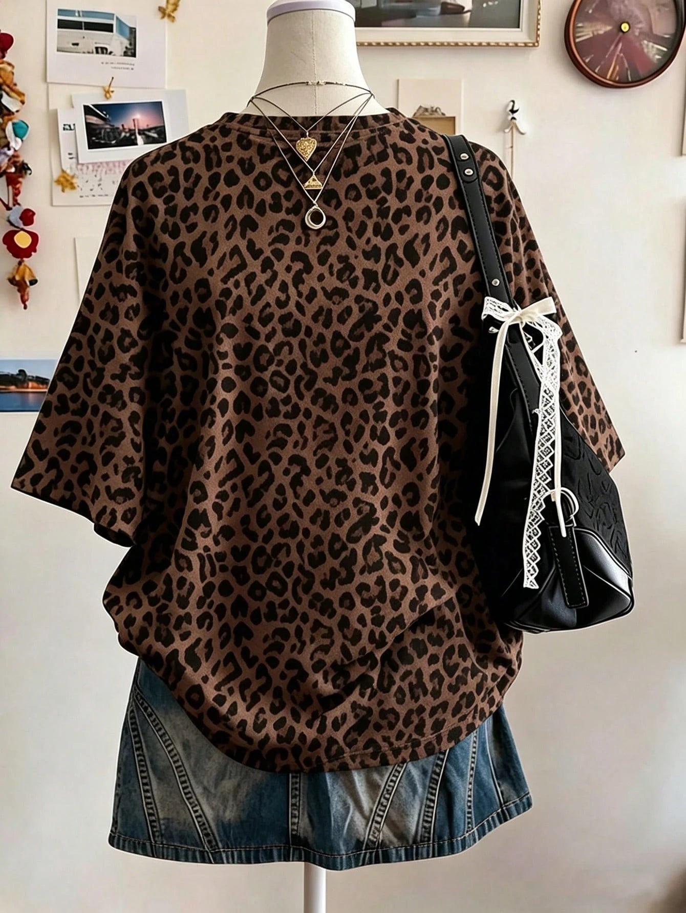 Lalippa Letter Pattern Vertical Stripe Print Fashion Minimalist Oversized Mid-Length Round Neck Drop Shoulder Women's T-Shirt, Gift For Friends