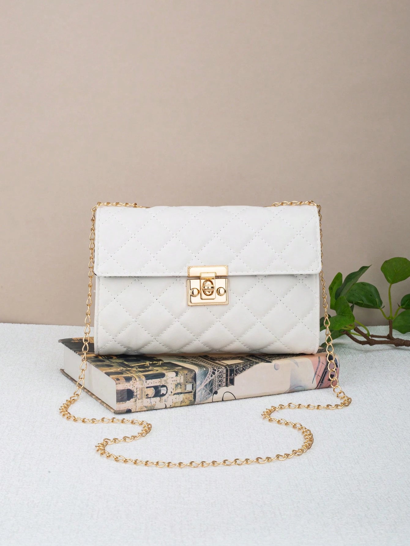 Large Capacity Quilted Chain Small Square Bag, Minimalist Quilted Lock Chain Bag, Elegant Mature Elegant Shoulder Small Square Bag, Metal Lock Design Shoulder Crossbody Women's Bag, Can Hold Phone And