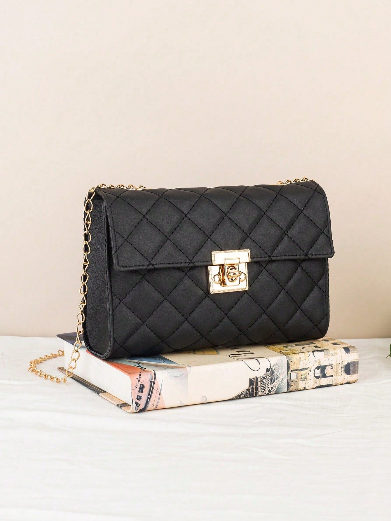 Large Capacity Quilted Chain Small Square Bag, Minimalist Quilted Lock Chain Bag, Elegant Mature Elegant Shoulder Small Square Bag, Metal Lock Design Shoulder Crossbody Women's Bag, Can Hold Phone And