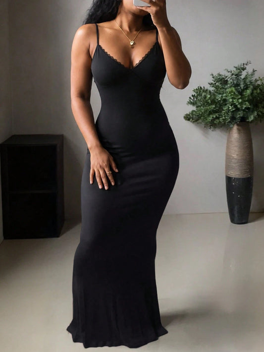LovelyWholesale Women's Sexy Lace Trim V-Neck Adjustable Strap Fitted Maxi Summer Dress Black Elegant