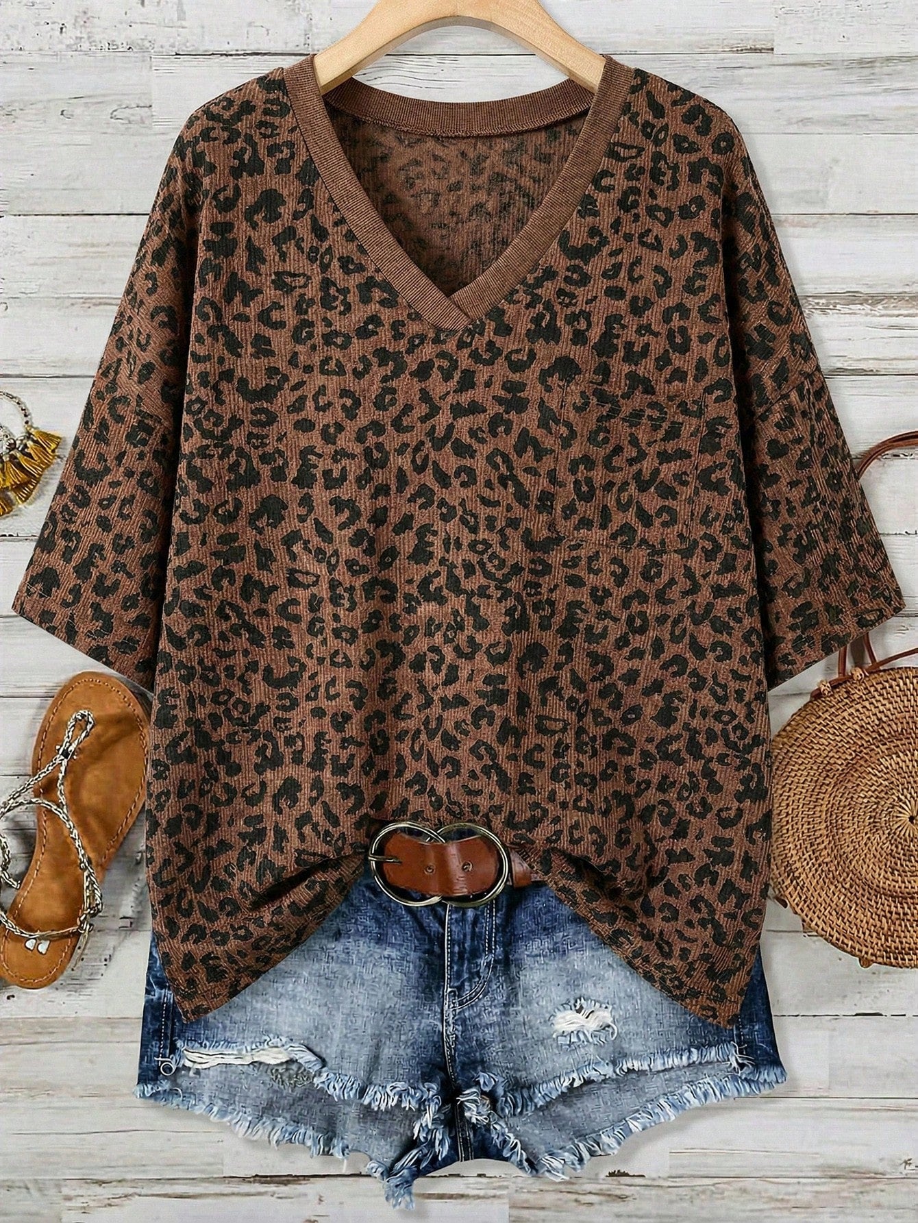 LUNE Plus Size Brown Leopard Print V-Neck Pocket T-Shirt,Women's Boho Summer Vacation Beach Top,Old Money Style Spring Break Rave Festival Holiday