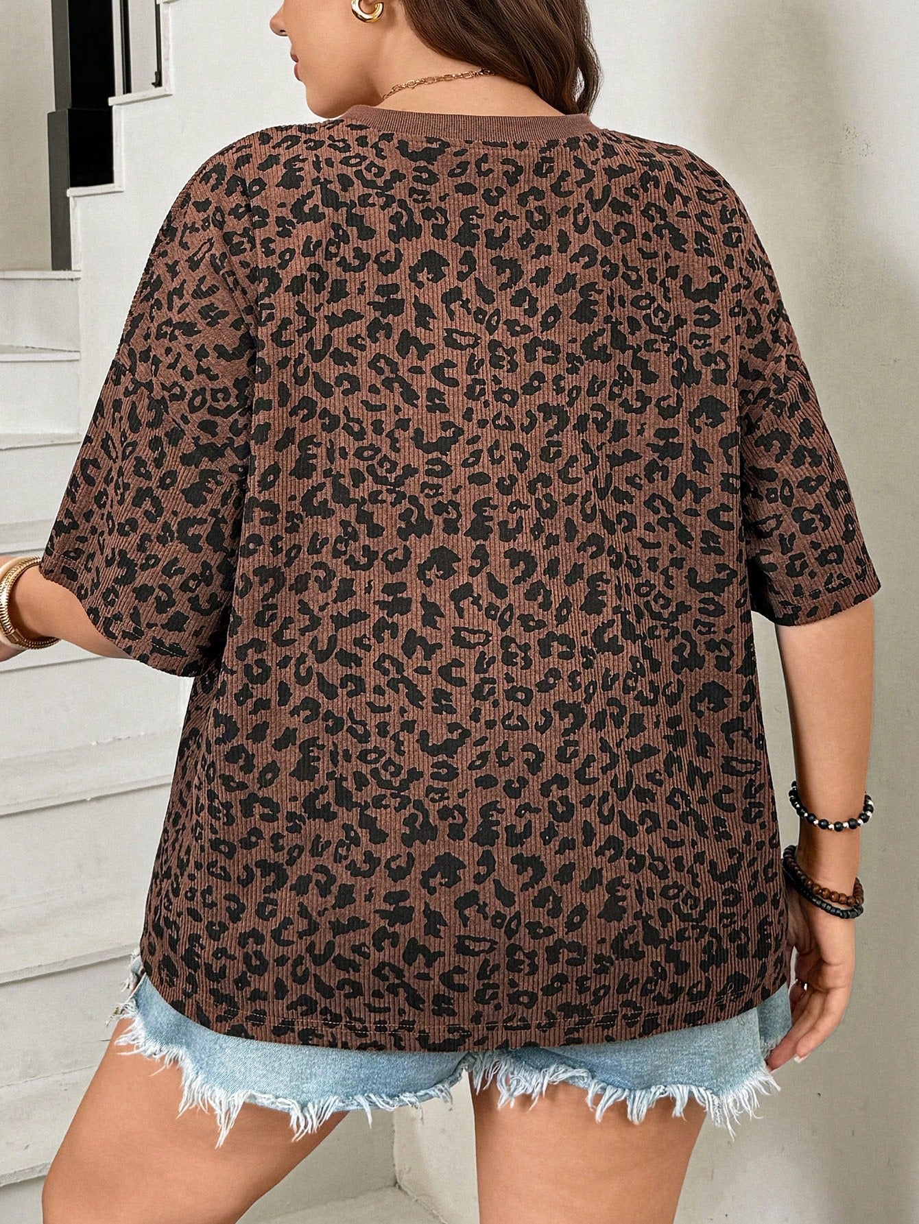 LUNE Plus Size Brown Leopard Print V-Neck Pocket T-Shirt,Women's Boho Summer Vacation Beach Top,Old Money Style Spring Break Rave Festival Holiday