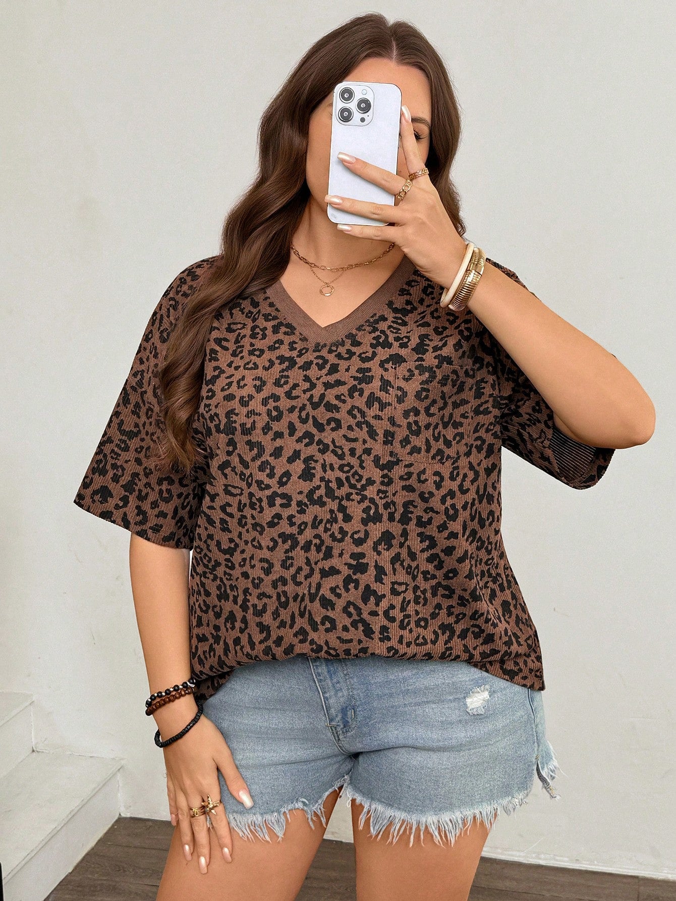 LUNE Plus Size Brown Leopard Print V-Neck Pocket T-Shirt,Women's Boho Summer Vacation Beach Top,Old Money Style Spring Break Rave Festival Holiday