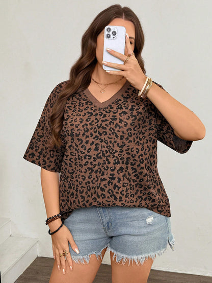 LUNE Plus Size Brown Leopard Print V-Neck Pocket T-Shirt,Women's Boho Summer Vacation Beach Top,Old Money Style Spring Break Rave Festival Holiday