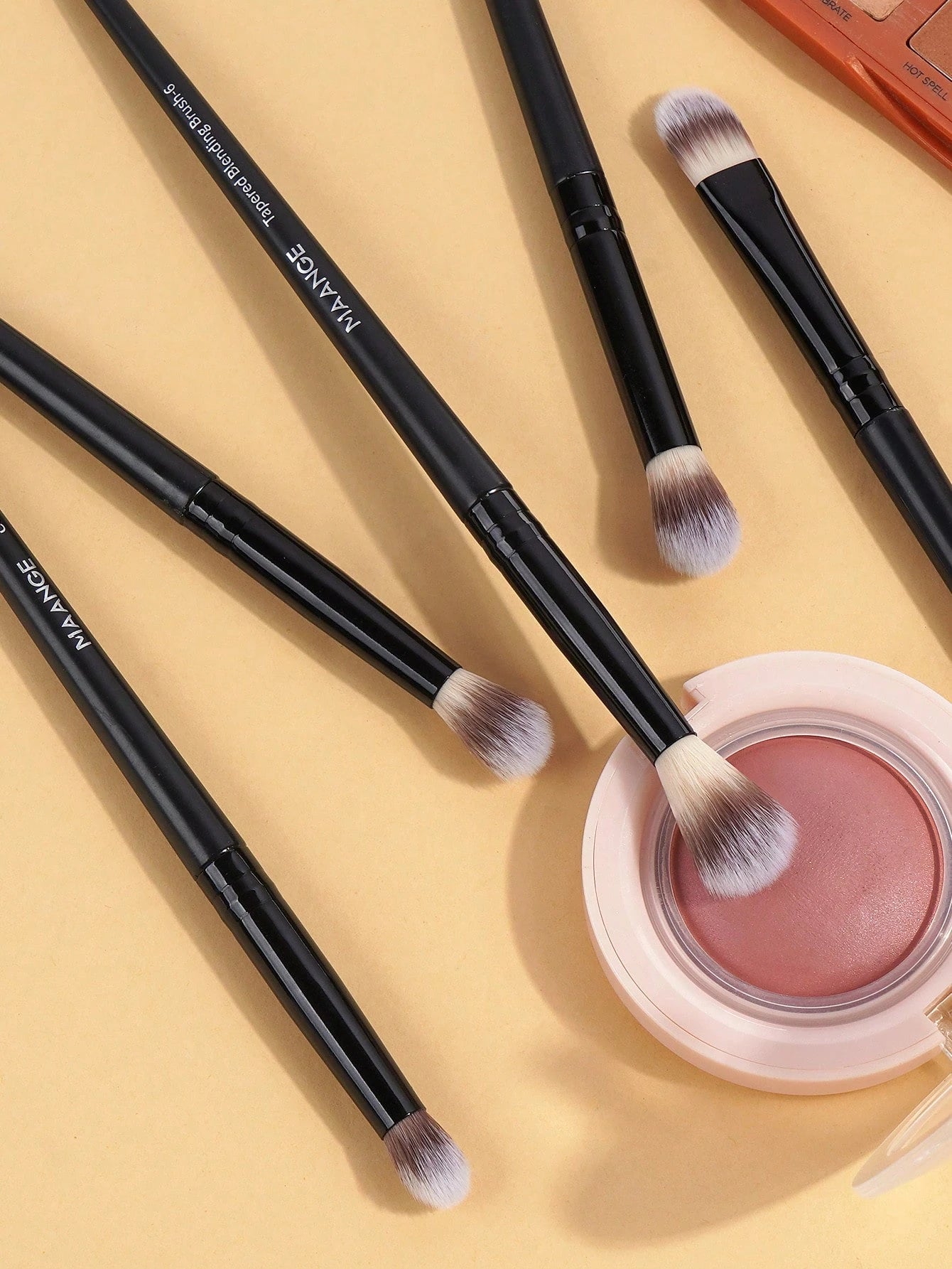 MAANGE 5pcs Professional Eye Makeup Brush Set, Including Eyeshadow Brush, Eyebrow Brush, Blending Brush, Eyeliner Brush, Portable, Ideal For Travel. Also A Great Gift For Women And Girls.