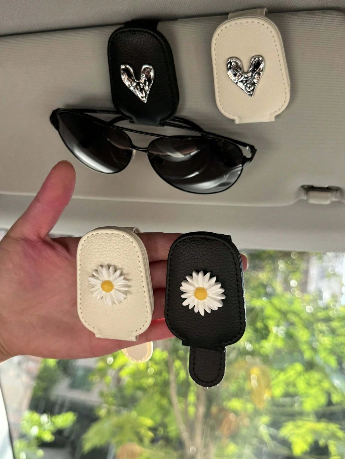 Magnetic Car Sunshade Glasses Clip- Cute Daisy Design, Fashionable Glasses Styling, Strong Magnetic Bracket, Car Accessories (Black), Car Accessories| Fun Design| Magnetic Fixation, Fashionable Car