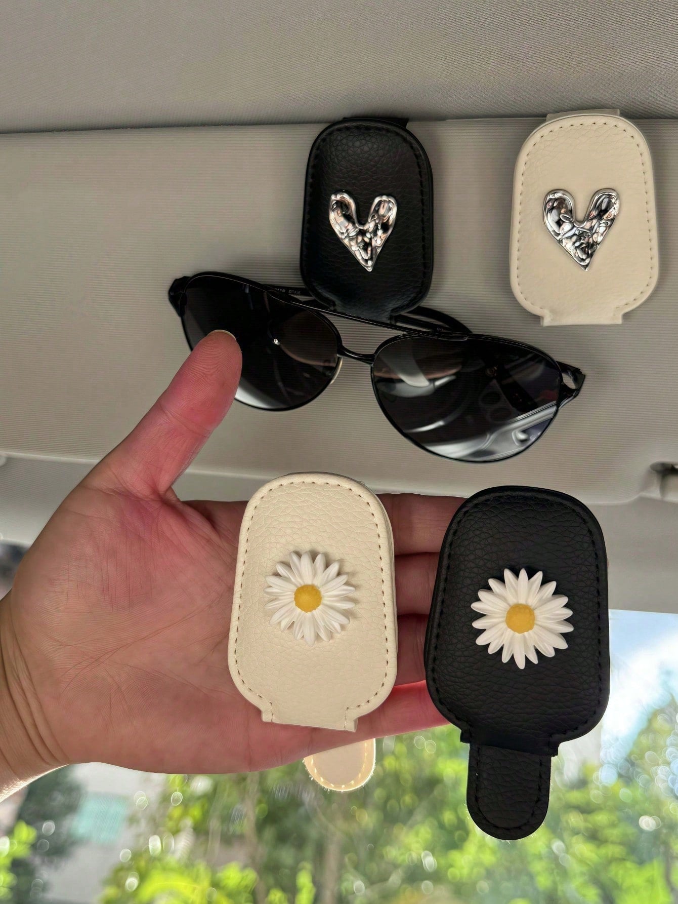 Magnetic Car Sunshade Glasses Clip- Cute Daisy Design, Fashionable Glasses Styling, Strong Magnetic Bracket, Car Accessories (Black), Car Accessories| Fun Design| Magnetic Fixation, Fashionable Car