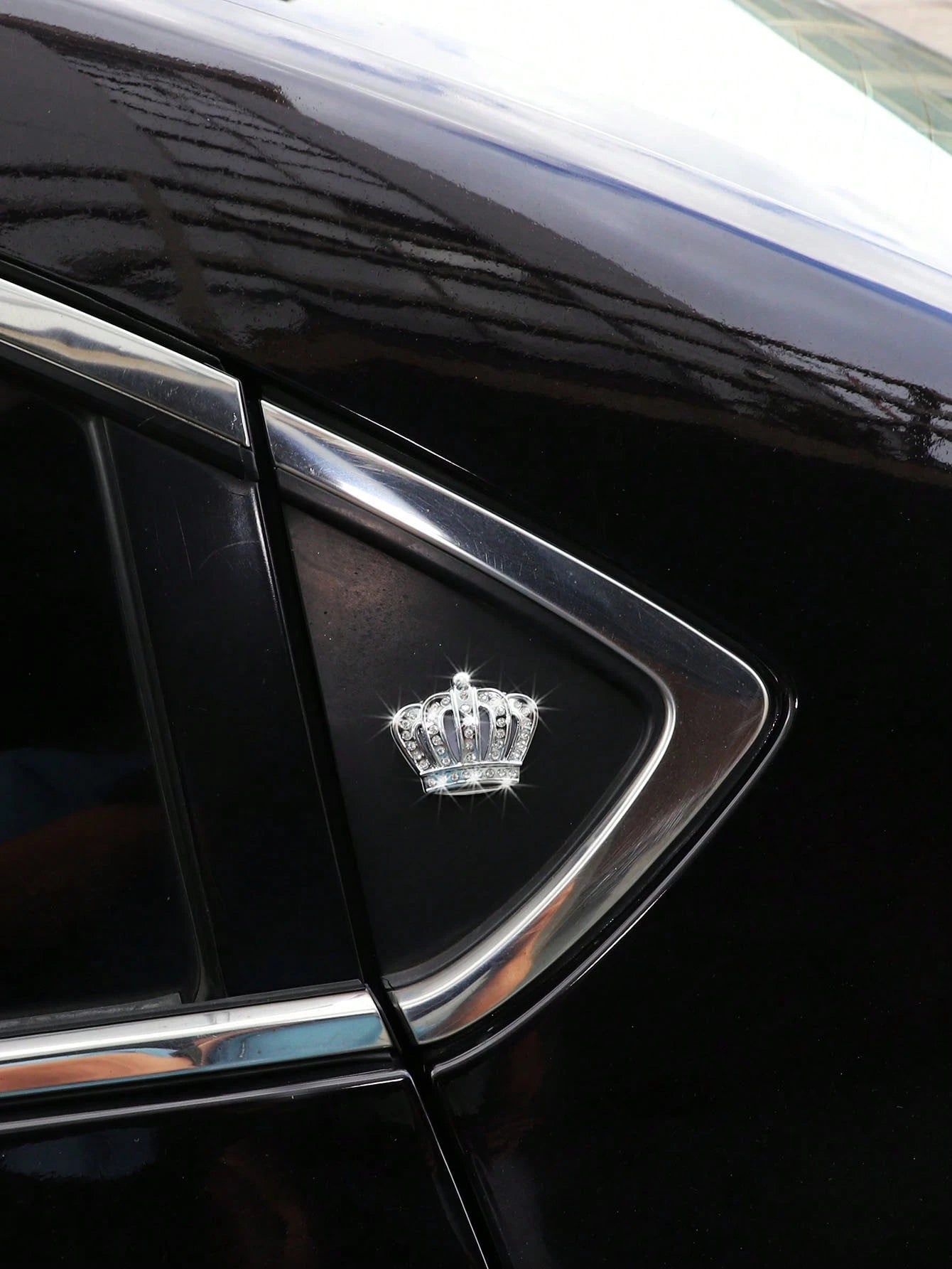 MEIKAXIU 2pcs Metallic Crown Style Emblem Stickers, Bling Decor For Car Interior & Exterior, Unisex Auto Accessories