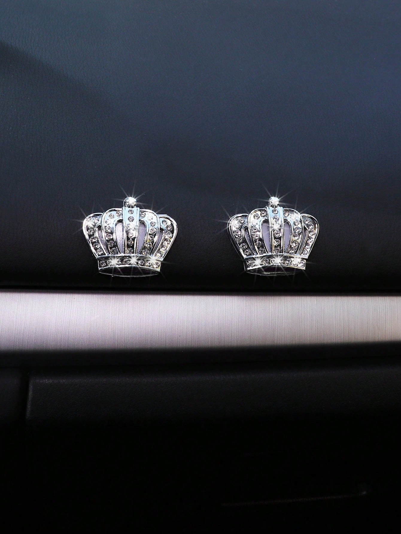 MEIKAXIU 2pcs Metallic Crown Style Emblem Stickers, Bling Decor For Car Interior & Exterior, Unisex Auto Accessories