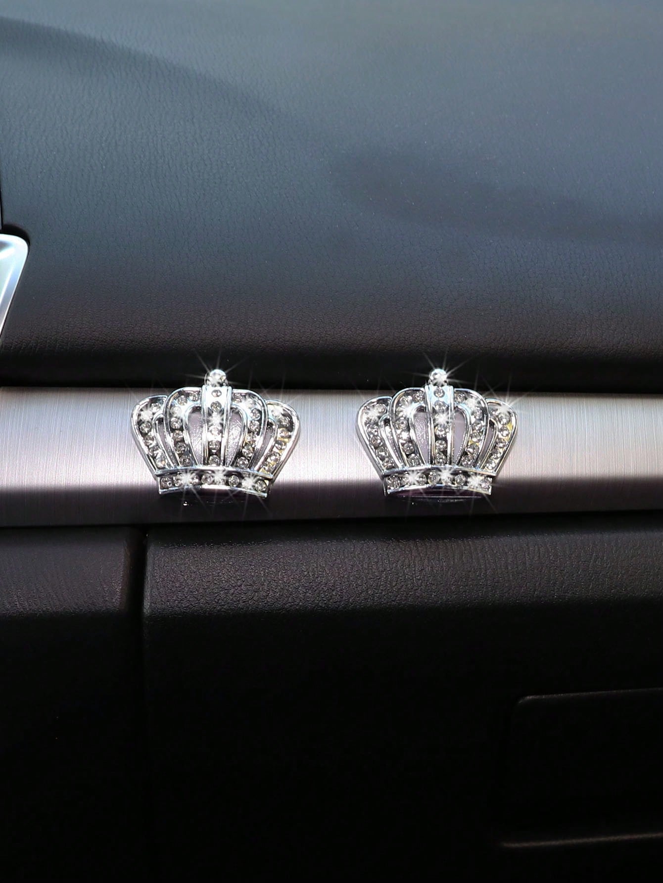 MEIKAXIU 2pcs Metallic Crown Style Emblem Stickers, Bling Decor For Car Interior & Exterior, Unisex Auto Accessories