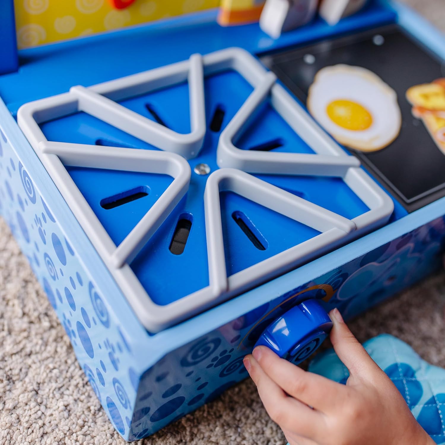 Melissa & Doug Blue's Clues & You! Wooden Cooking Playset – Realistic Kitchen Accessories, Durable Wood, Preschool Toys, Pretend Play, Imaginative Gift For Toddlers