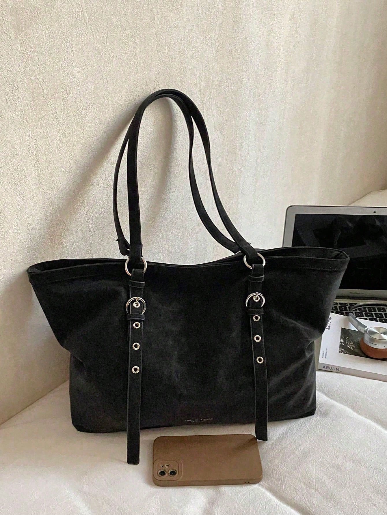 Minimalist Premium Black Oversized Tote Bag With Relaxed Silhouette. Timeless Solid Black Matches Daily Outfits For Commuting And Everyday Outings