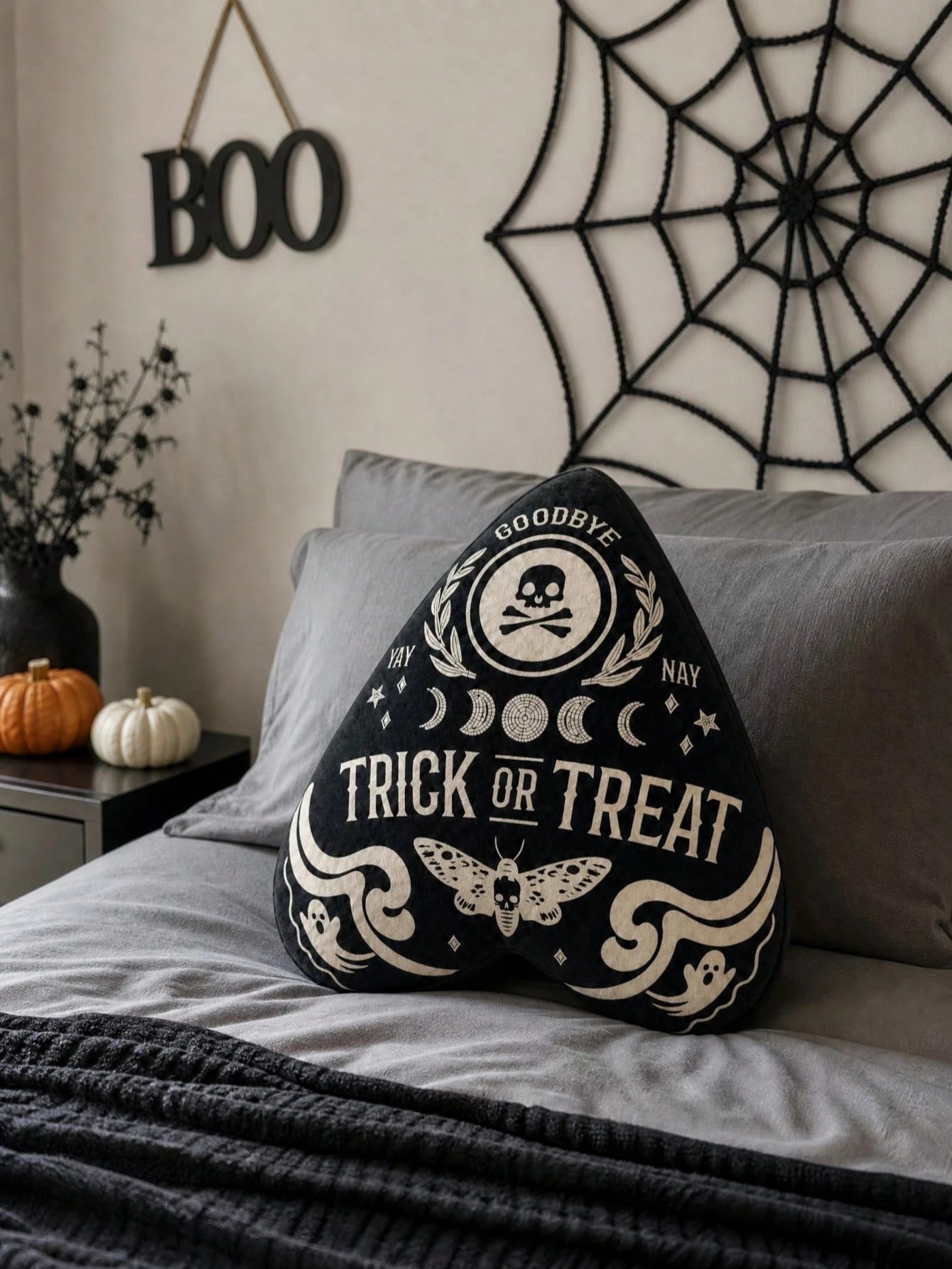 Modern Black & White Cream "Goodbye" Spell Decorative Throw Pillow, Aesthetic Halloween Plush Cushion For Living Room And Dorm Decor