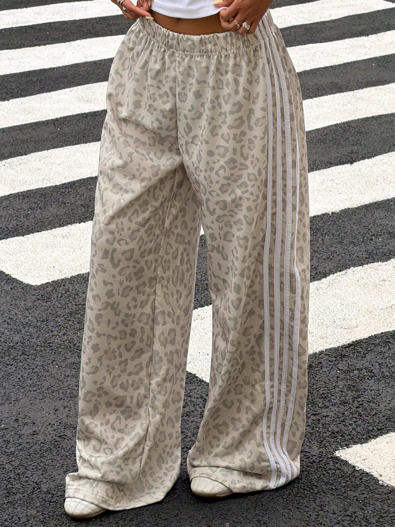 Muchica Women's Elastic Waist Casual Versatile Commuting Wide Leg Sweatpants Cheetah Print Bottoms