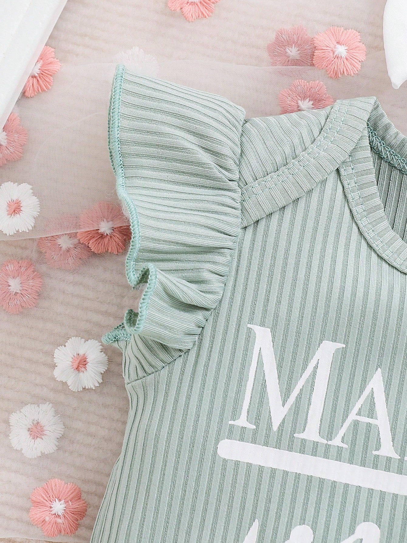 New Arrival Baby Girl Spring Solid Color Letter Printed Flutter Sleeve Bodysuit, Flower Printed Skirt Outfit