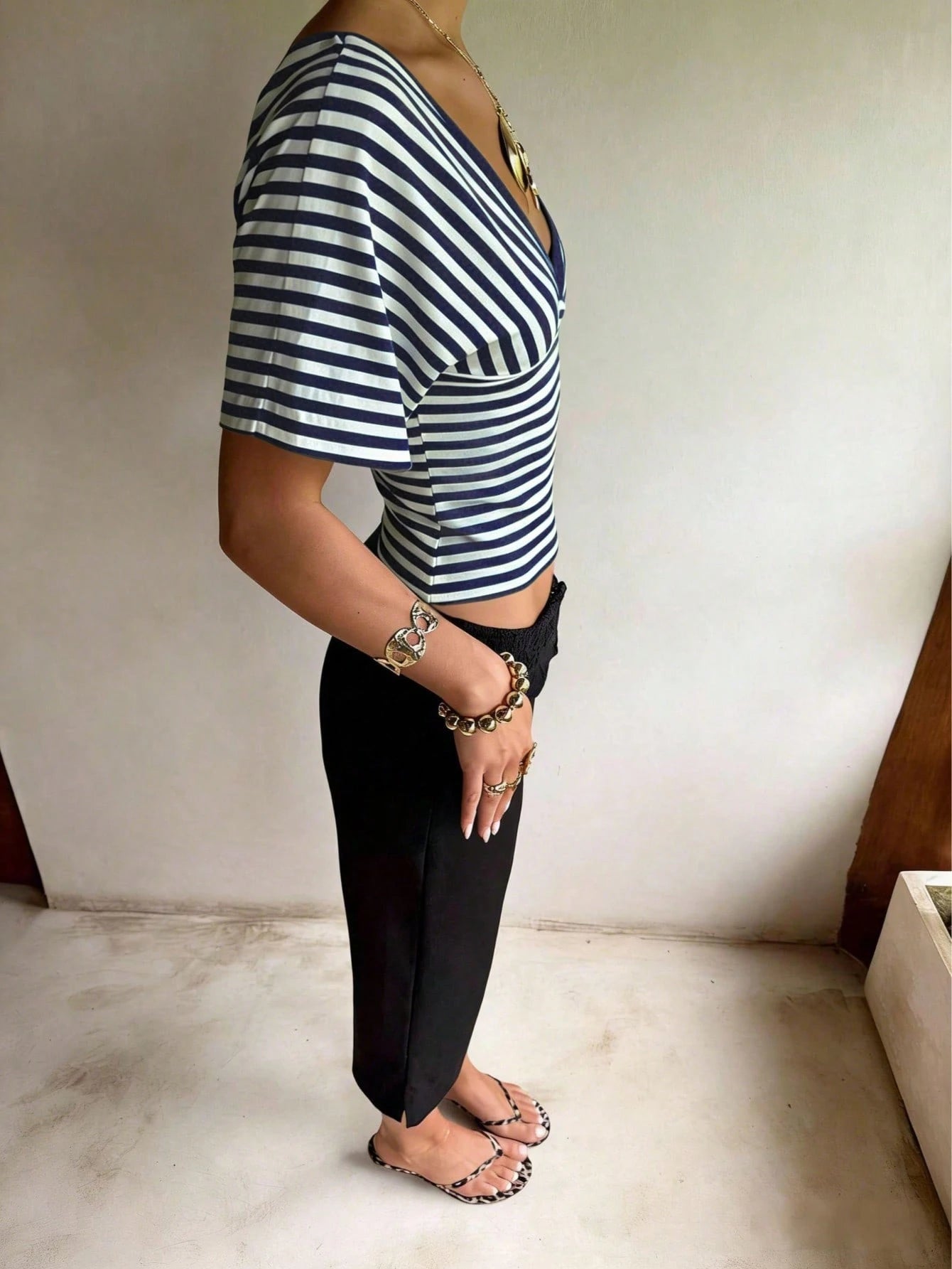 New Arrival Fashion Striped V-Neck T-Shirt, Contrast Color Striped Knit Fabric, Casual Tee For Spring/Summer, Effortless Style