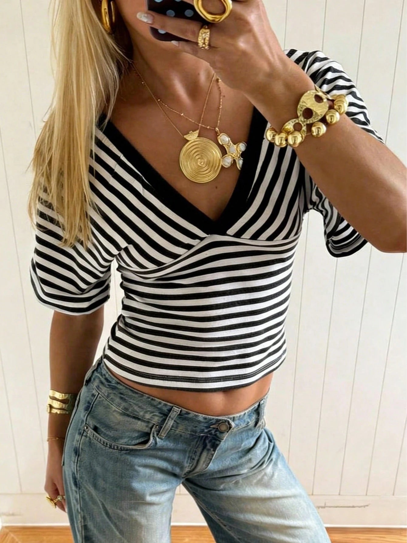 New Arrival Fashion Striped V-Neck T-Shirt, Contrast Color Striped Knit Fabric, Casual Tee For Spring/Summer, Effortless Style