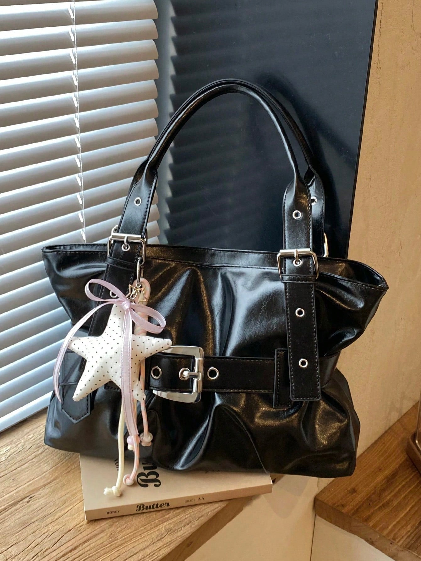 New PU Fabric Vintage Pleated Tote Bag For Women, Large Capacity Solid Color Shoulder Underarm Bag, Hot Girl Style Belt Buckle Decor Handbag With Star Pendant