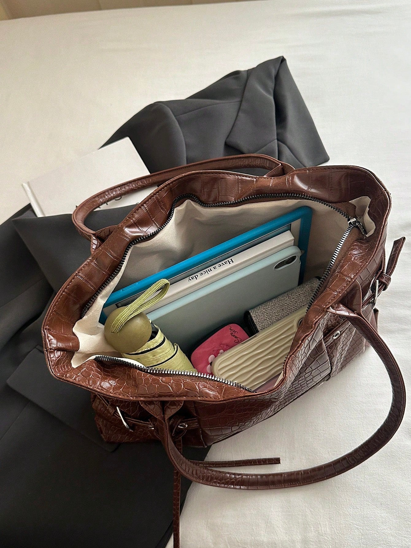 New Women's Large Capacity Casual Commuter Shoulder Bag, Lightweight Minimalist Handbag, Fashionable Versatile Tote Bag