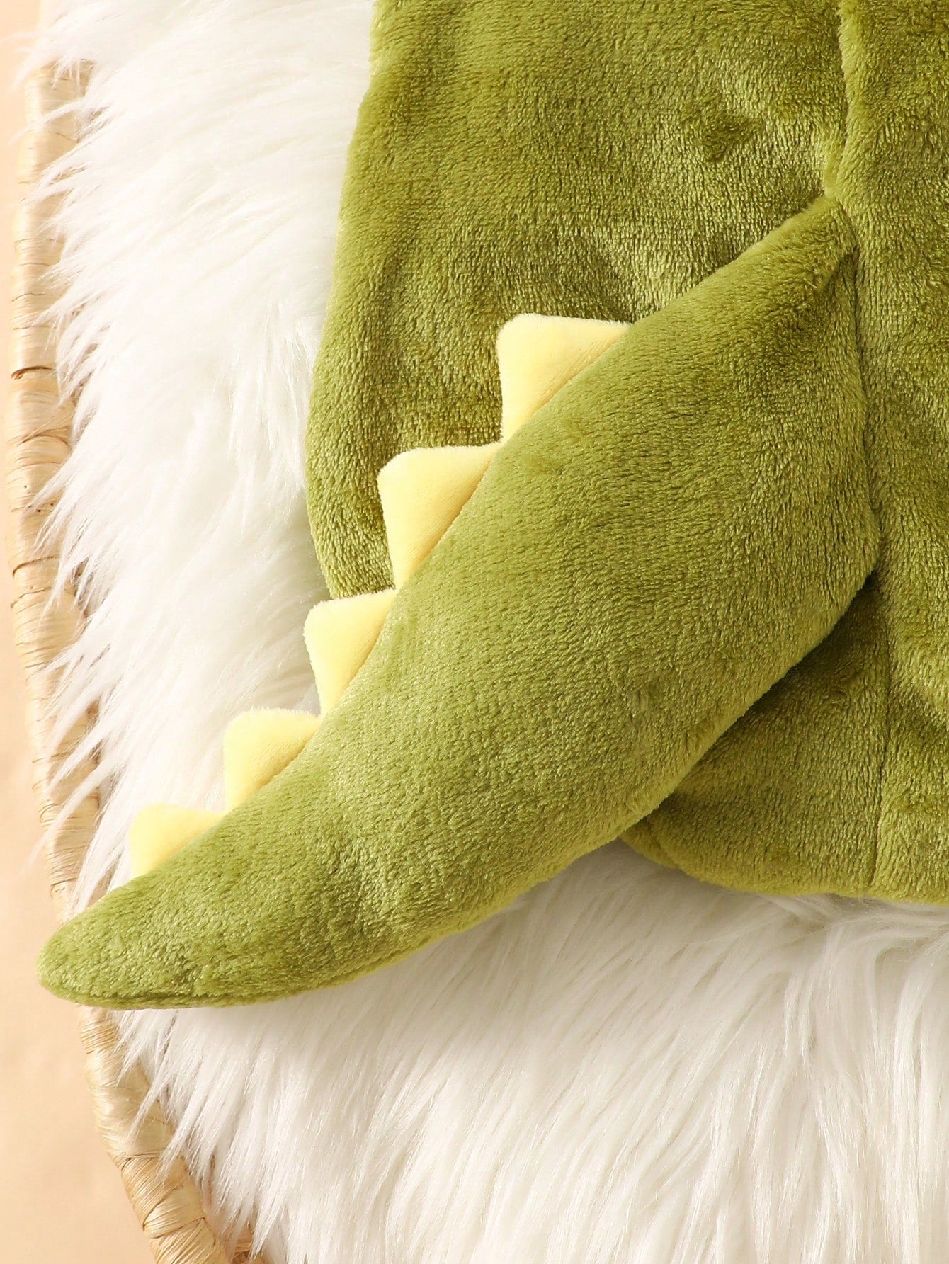 Newborn Photography Outfit And Props Plush Cute 3D Dinosaur Hat With 3D Tail, Dinosaur Bodysuit And 3D Foot Covers, 3 Pieces Set For Newborn 100 Days Photoshoot, Suitable For Winter