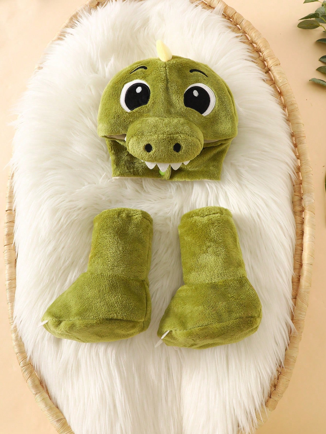 Newborn Photography Outfit And Props Plush Cute 3D Dinosaur Hat With 3D Tail, Dinosaur Bodysuit And 3D Foot Covers, 3 Pieces Set For Newborn 100 Days Photoshoot, Suitable For Winter