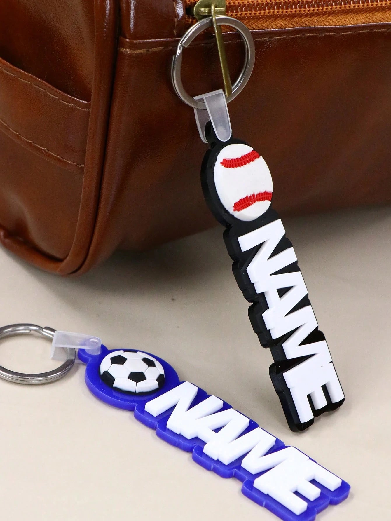 Personalized Sports Keychain With Icon, Football, Basketball, Baseball, Soccer, Backpack Letter Keychain, Ideal For Sports Team, Friends, Family, Birthday, Anniversary Gift, Memorabilia For Sports Fan