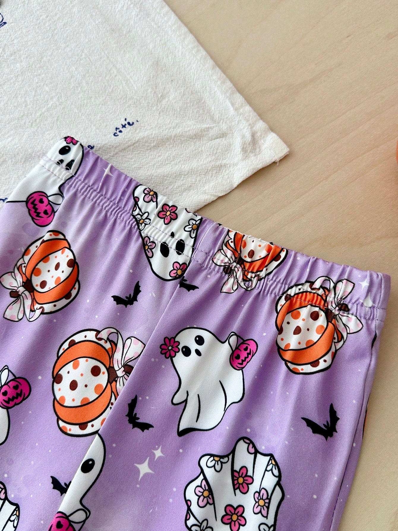 Playful Pals 2pcs/Set Baby Girl Casual Cute Halloween Ghost Face Pumpkin Pattern Short Sleeve Round Neck T-Shirt And Elastic Waist Flare Long Pants Outfit, Girls Halloween Costume, Baby Hallowee