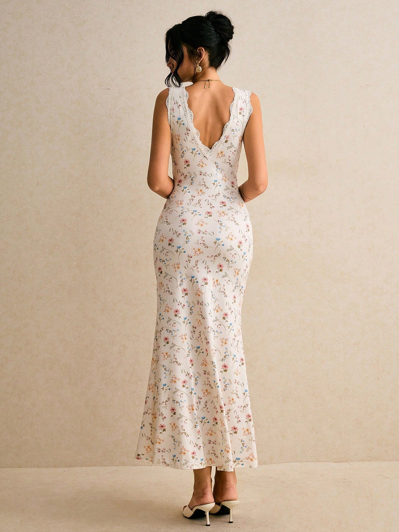 Poéselle Women's Off-White Floral Contrast Lace V-Neck Sleeveless Fitted Mermaid Hem Elegant Tropical Dress Cottage Core Summer Vacation Holiday Beach