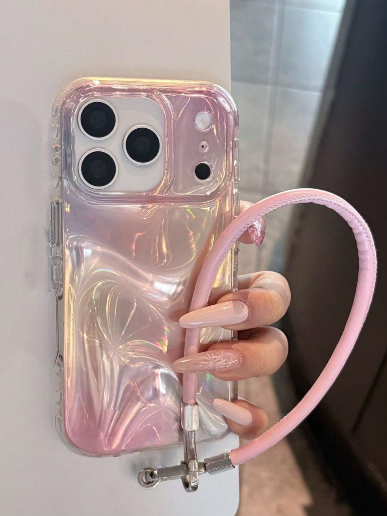 Premium Wavy Light Pink Leather Wrist Strap Compatible With 14 Pro Max Apple 16 Phone Case Full Edge Protection Women's 17 Anti-Drop Protective Cover 16 Pro Max Personalized 15 Niche