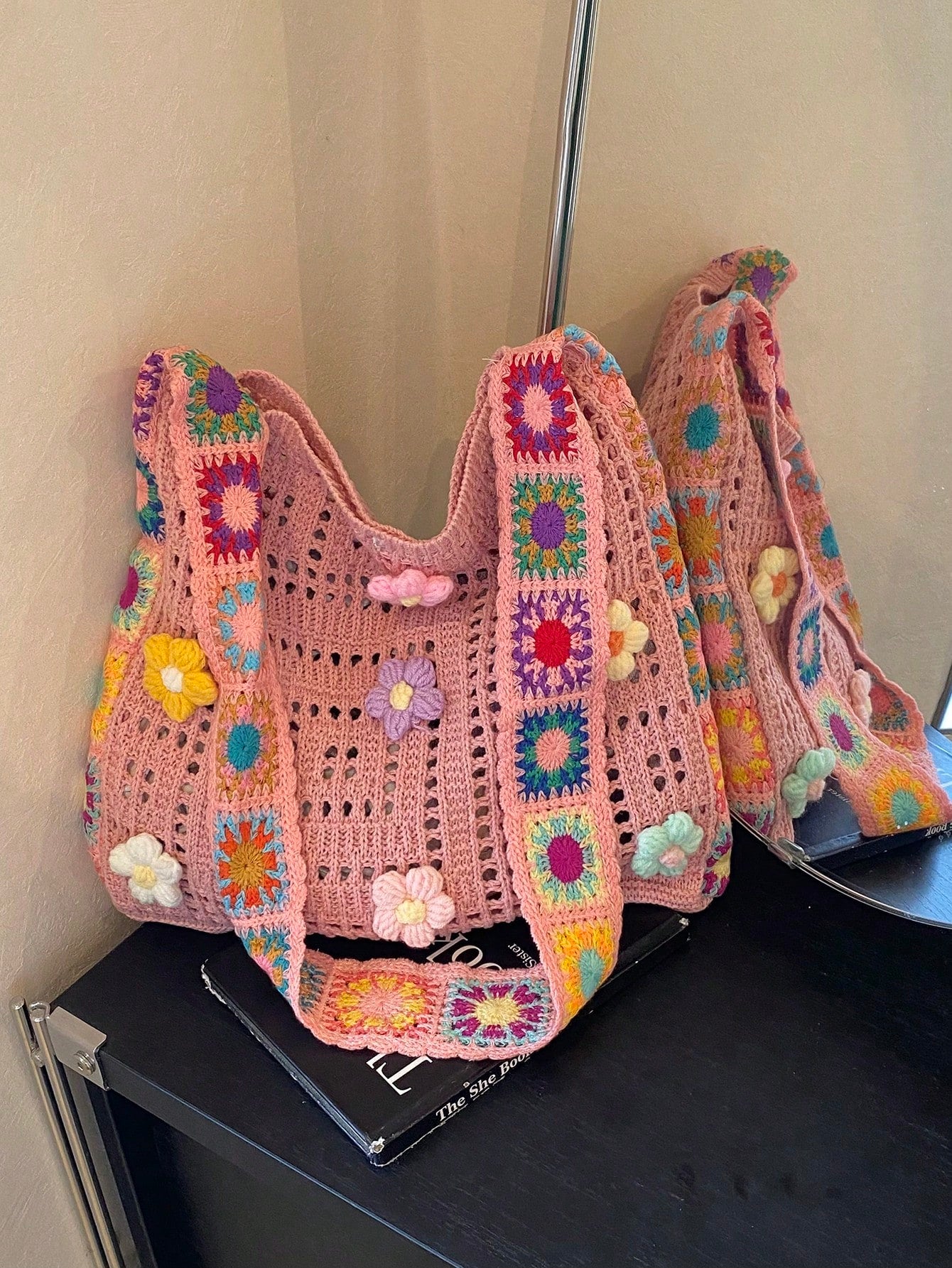 Retro Hollow-Out Floral Contrast Color Casual Crossbody Bag(The Color Position Of Flowers Is Random), Crochet Bags