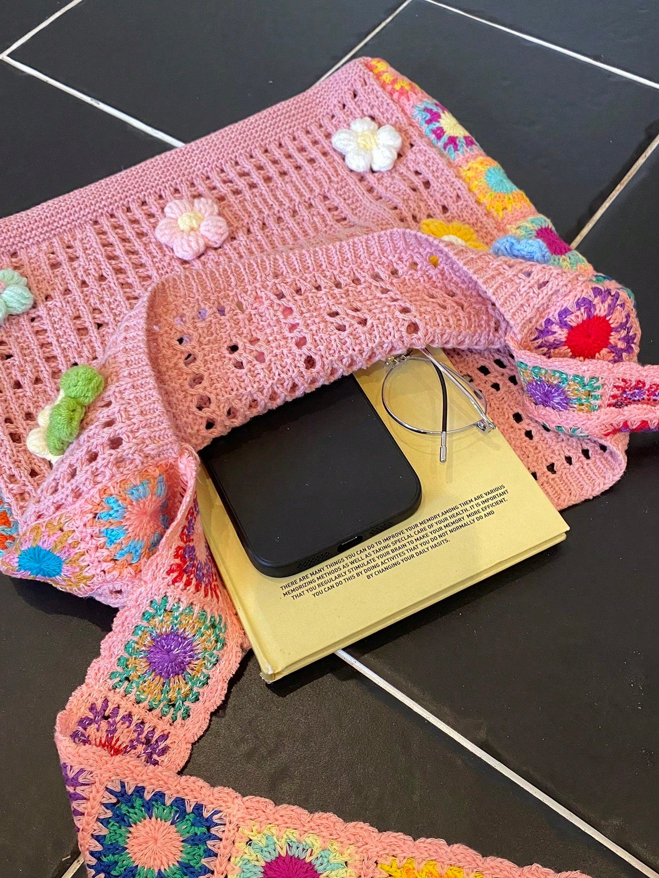 Retro Hollow-Out Floral Contrast Color Casual Crossbody Bag(The Color Position Of Flowers Is Random), Crochet Bags
