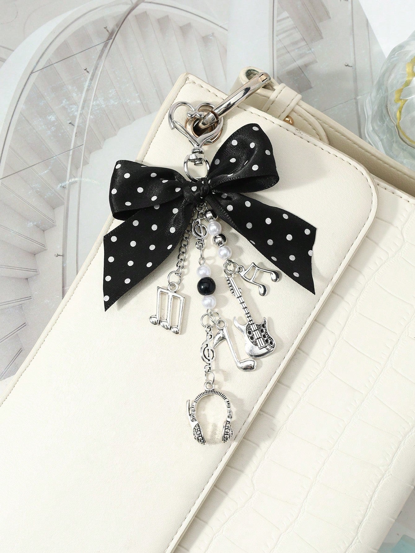 ROMWE Kawaii 1 Y2k Korean Fashion Retro Classic Temperament High Sense Music Festival Series Black Polka Dot Webbing Bow Resin CCB Round Beads Faux Pearl Alloy Notes Guitar Sound Symbols Mini Earphone