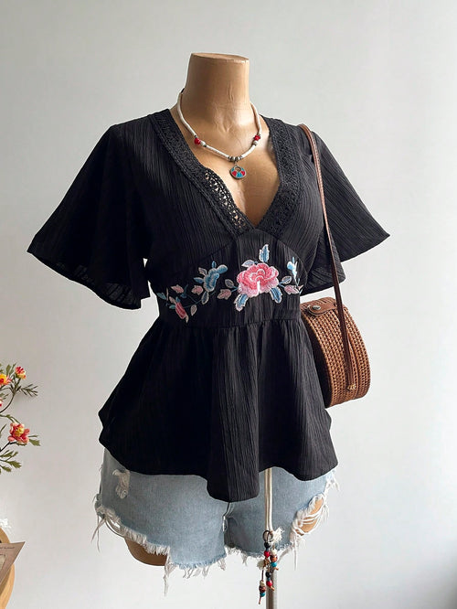 Rusttydustty Plus Size Women's Black Lace V-Neck Embroidered Casual Vacation Short Sleeve Blouse, Suitable For Autumn/Winter Summer