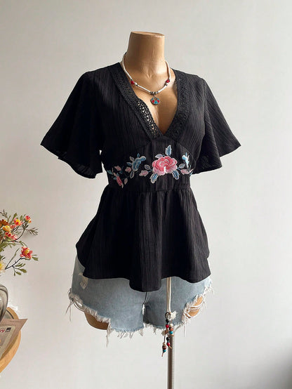 Rusttydustty Plus Size Women's Black Lace V-Neck Embroidered Casual Vacation Short Sleeve Blouse, Suitable For Autumn/Winter Summer