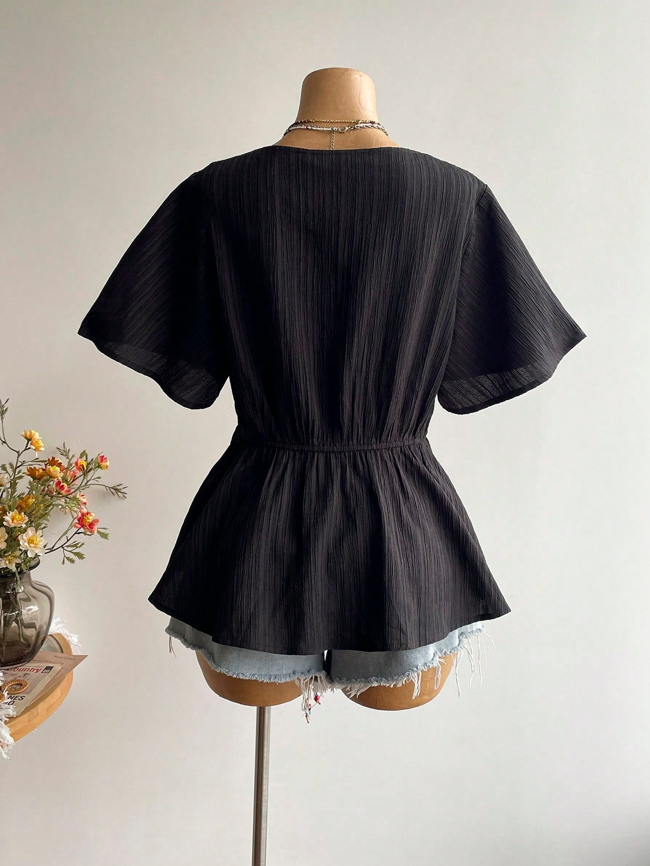 Rusttydustty Plus Size Women's Black Lace V-Neck Embroidered Casual Vacation Short Sleeve Blouse, Suitable For Autumn/Winter Summer