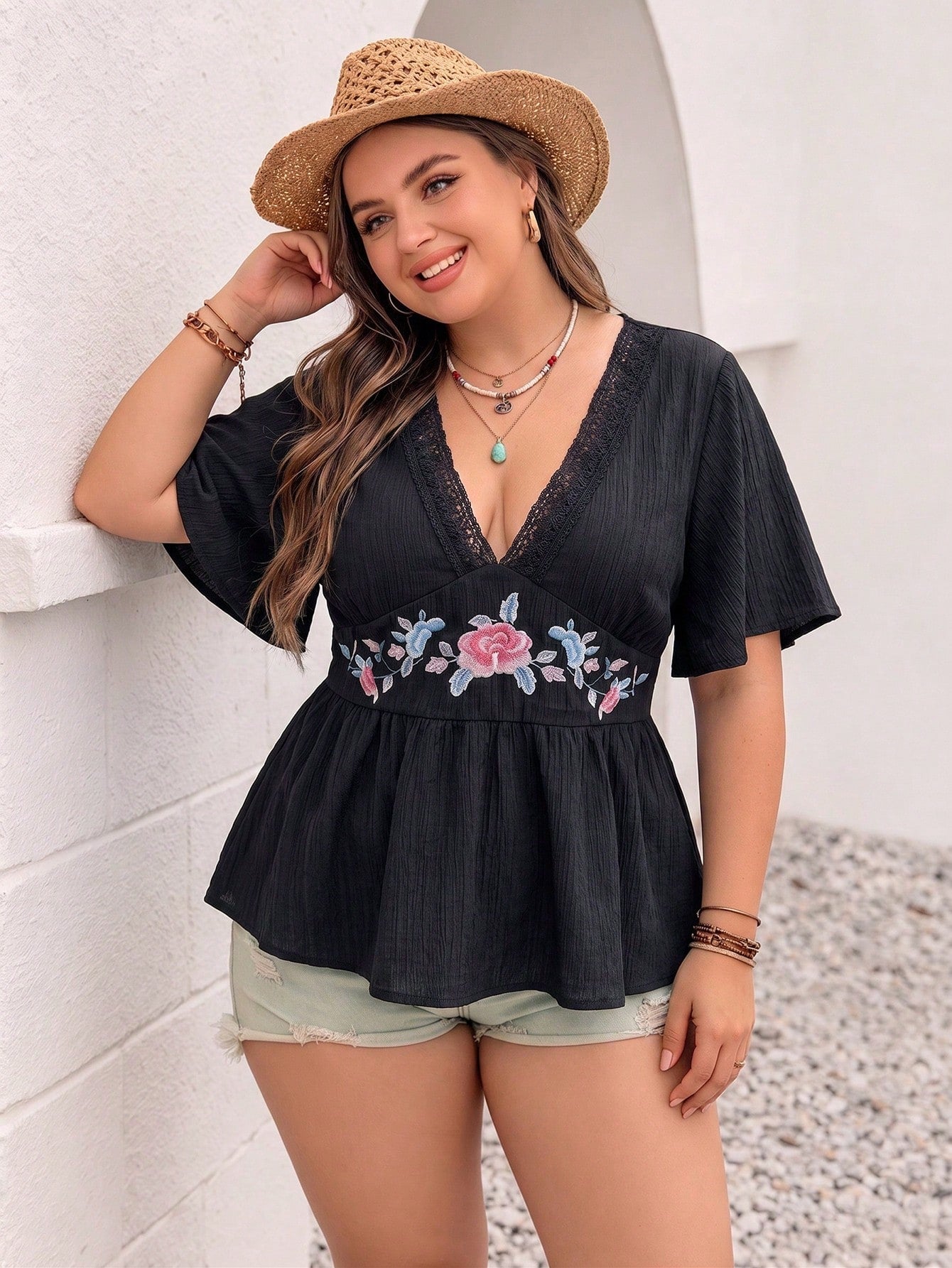 Rusttydustty Plus Size Women's Black Lace V-Neck Embroidered Casual Vacation Short Sleeve Blouse, Suitable For Autumn/Winter Summer