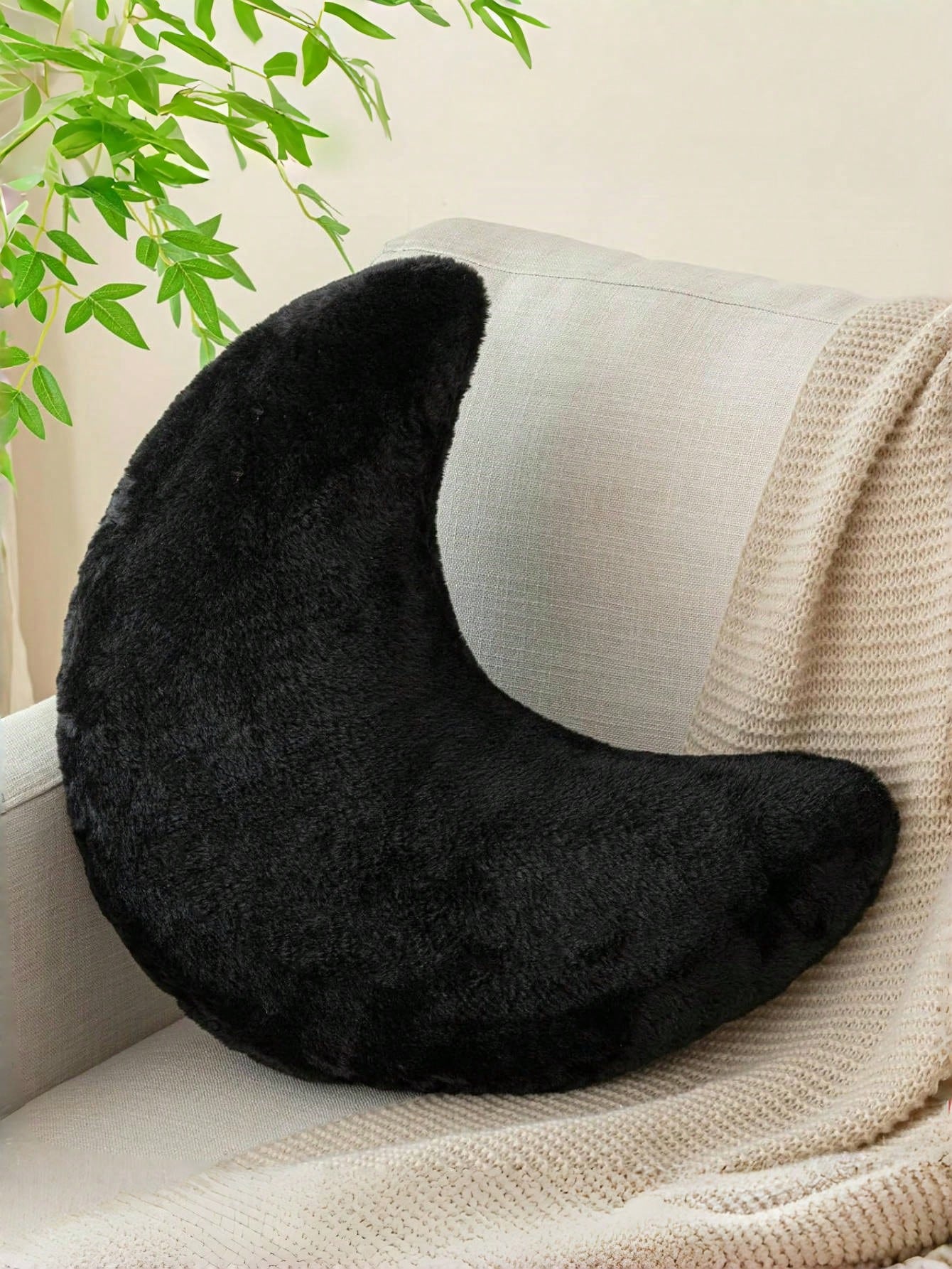 Soft Faux Fur Moon Shaped Decorative Throw Pillow, Suitable For Bedroom, Bed And Sofa, Easter Decor Cushion, Applicable For Spring Sofa, Bedroom, Living Room, Light Pink