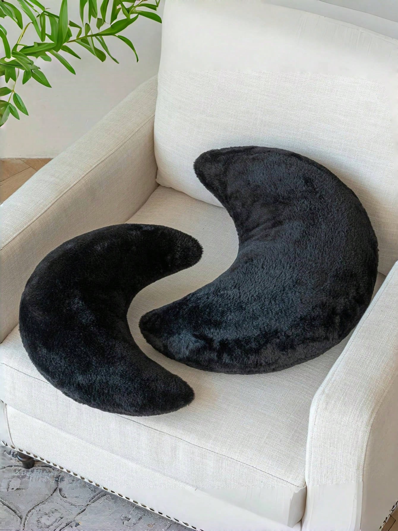 Soft Faux Fur Moon Shaped Decorative Throw Pillow, Suitable For Bedroom, Bed And Sofa, Easter Decor Cushion, Applicable For Spring Sofa, Bedroom, Living Room, Light Pink