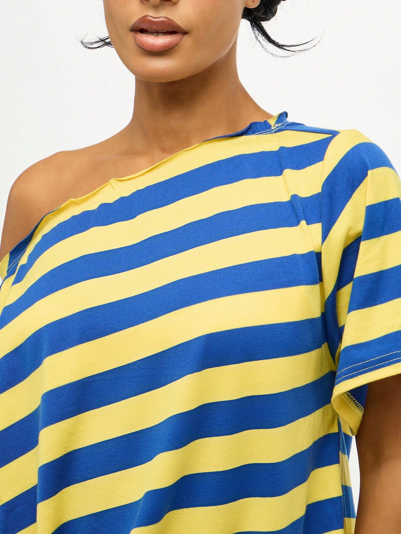 SUMWON Plus Size One Shoulder Striped T-Shirt With Bold Horizontal Pattern Casual Oversized Top