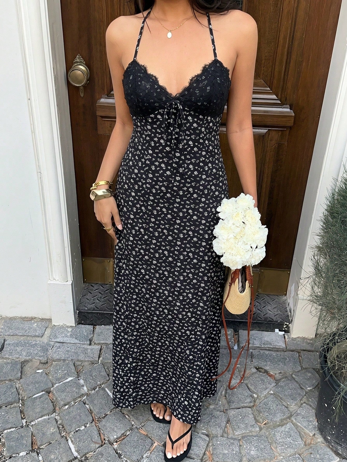 Sunnyshic Women's Long Black Floral Dress With Lace Trim, V-Neck, Halter Neck, Open Back, A-Line, Cinched Waist, Summer Elegant Holiday Vacation, Sweet, Casual Beach Dress