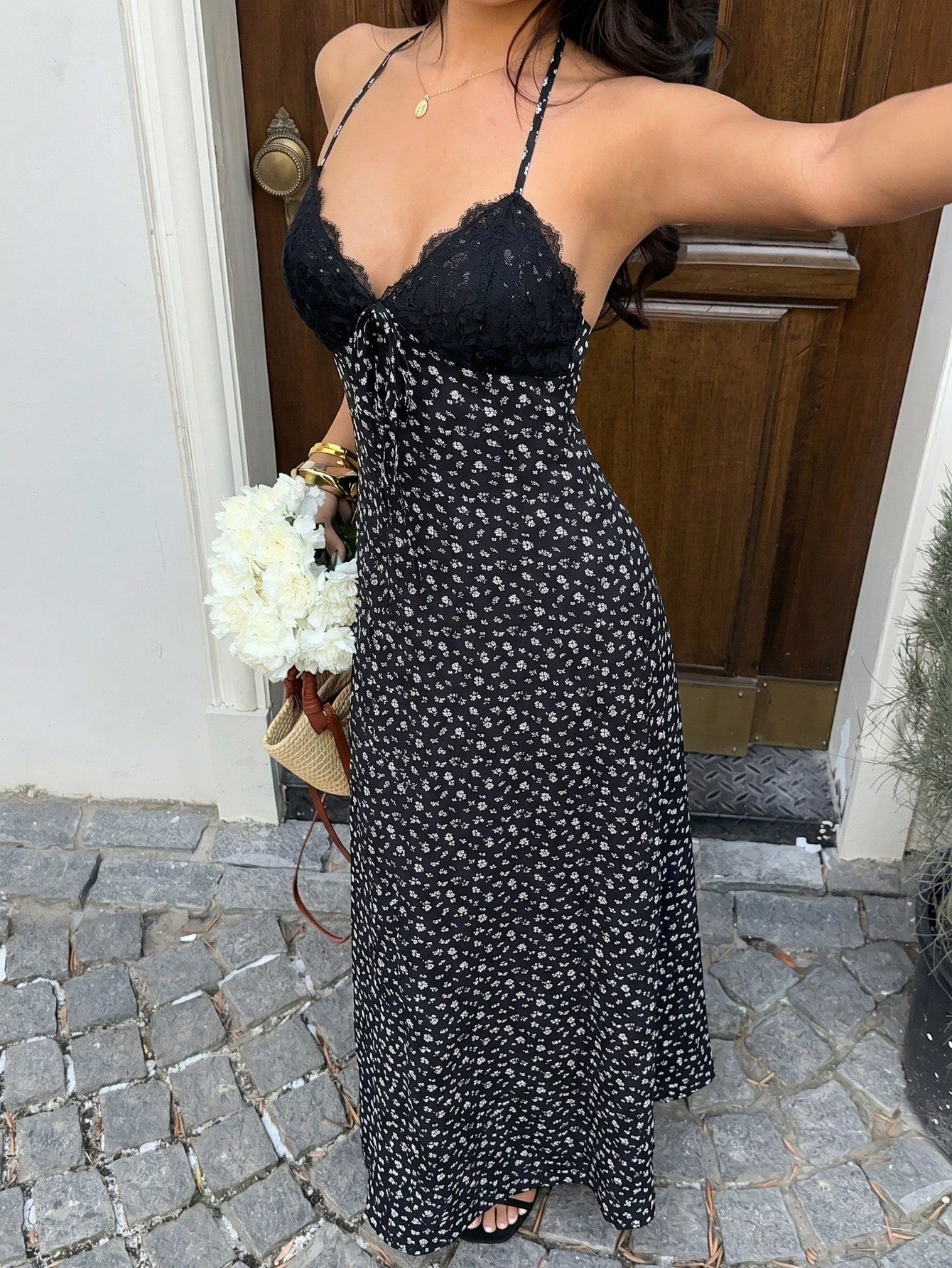 Sunnyshic Women's Long Black Floral Dress With Lace Trim, V-Neck, Halter Neck, Open Back, A-Line, Cinched Waist, Summer Elegant Holiday Vacation, Sweet, Casual Beach Dress