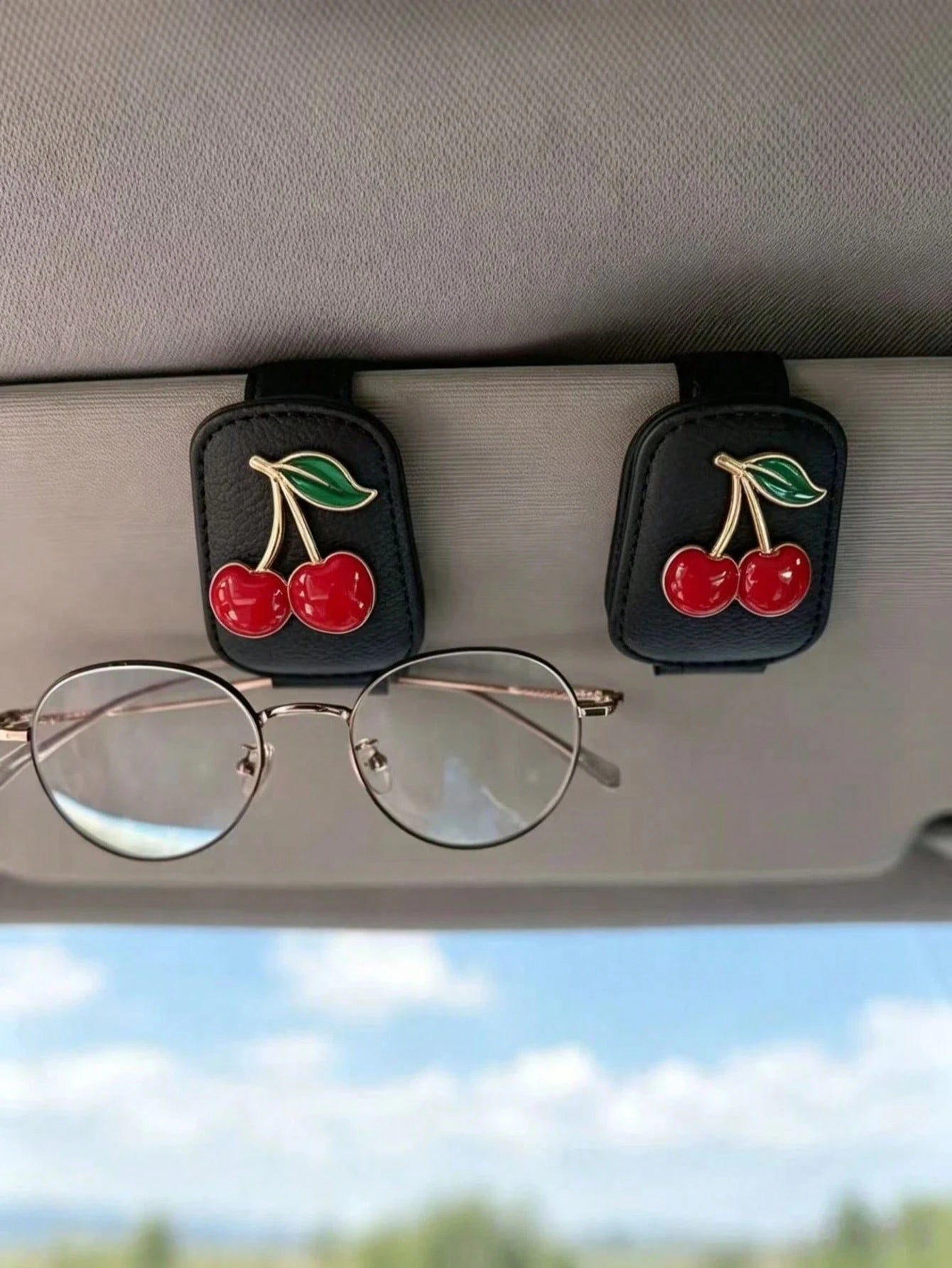 Sweet Red Cherry Leather Car Fashion Glasses Clip, Black & Pink Dual Color Sun Visor Fashion Glasses & Ticket Holder, Girly Cute Car Interior Clip
