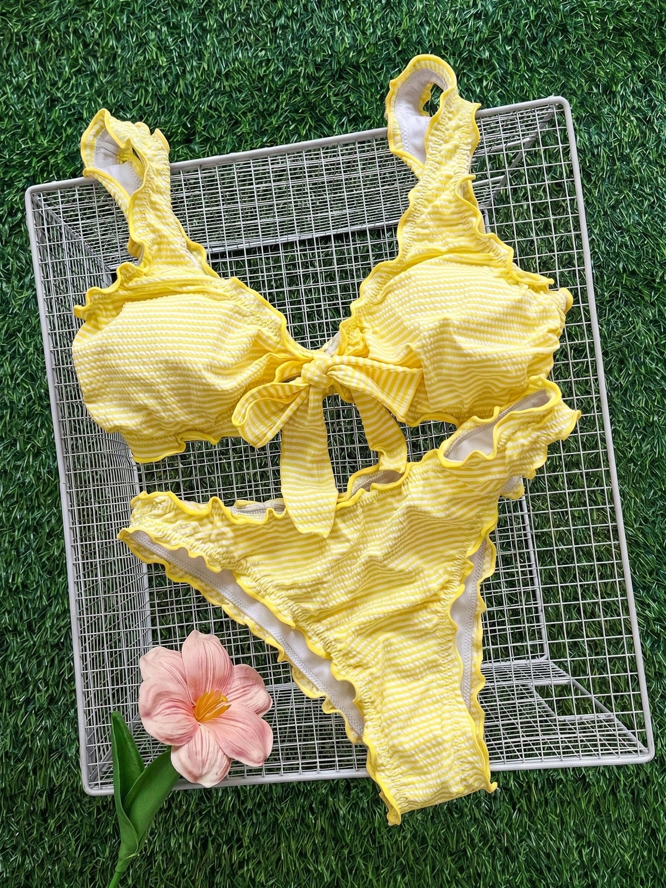 Swim Mod Minimalist Sexy Style Pink Ruffle Trim Tie-Front Two-Piece Swimsuit For Women, Sweet Ruffle Edge Bikini For Hot Spring Vacation