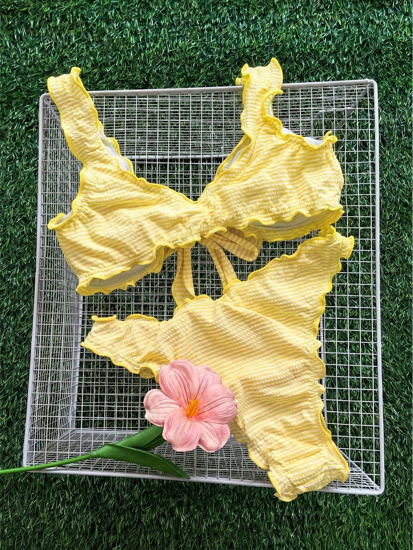 Swim Mod Minimalist Sexy Style Pink Ruffle Trim Tie-Front Two-Piece Swimsuit For Women, Sweet Ruffle Edge Bikini For Hot Spring Vacation