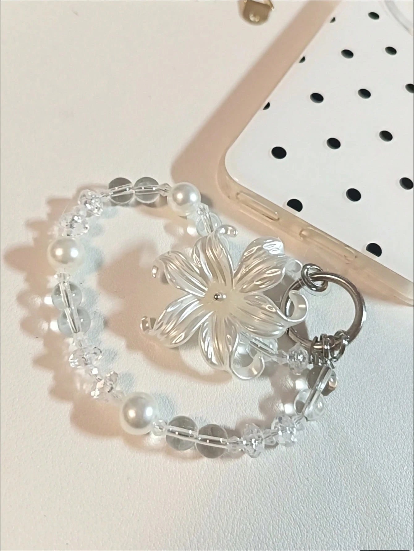 White Moonlight Lily Pearl Phone Case, Phone Chain Pendant, Digital Camera CCD Lanyard, Suitable For IPad Protective Case, Phone Accessory Strap, Bracelet Style Keychain, Phone Case Decorative Pendant