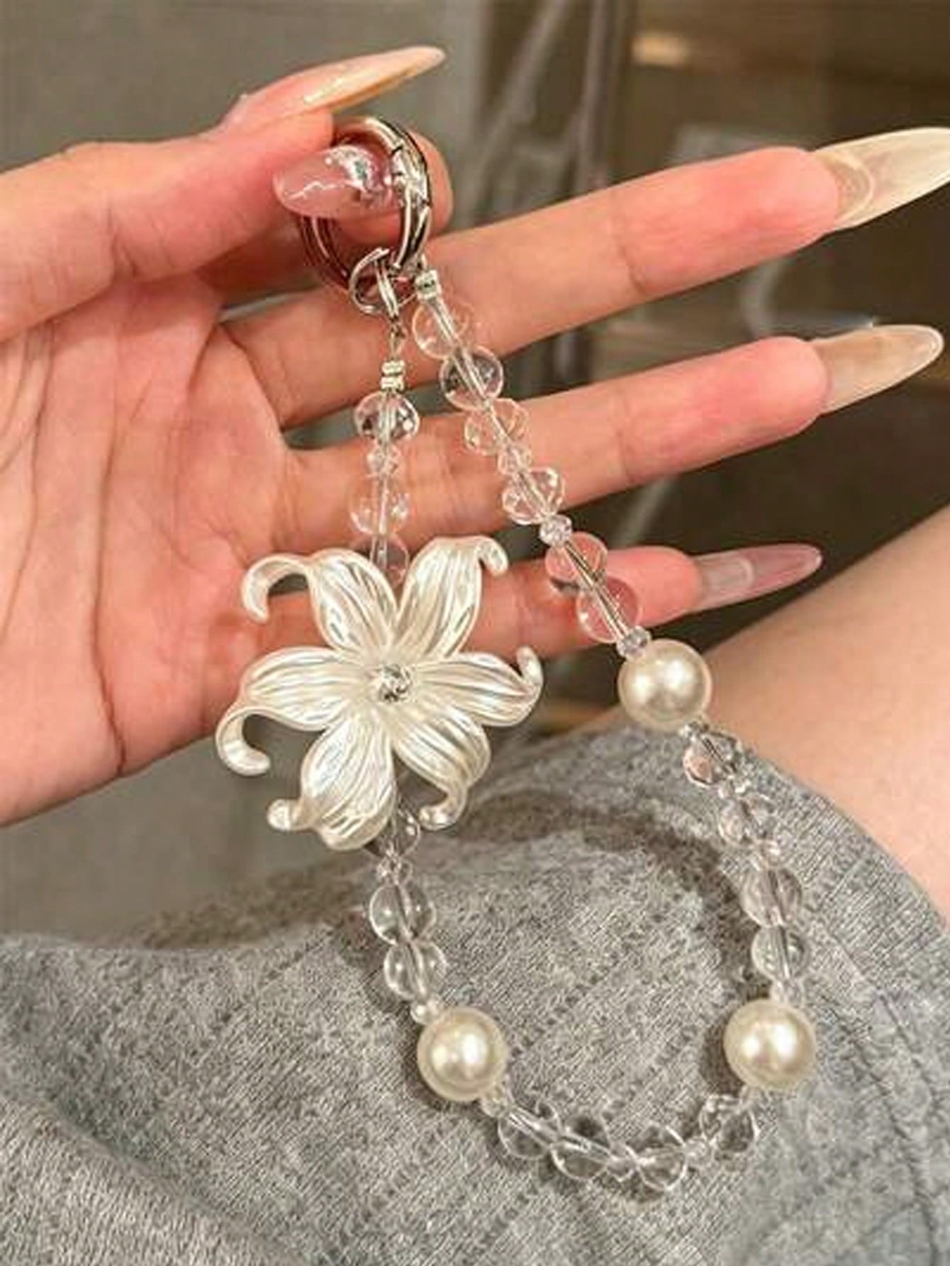 White Moonlight Lily Pearl Phone Case, Phone Chain Pendant, Digital Camera CCD Lanyard, Suitable For IPad Protective Case, Phone Accessory Strap, Bracelet Style Keychain, Phone Case Decorative Pendant