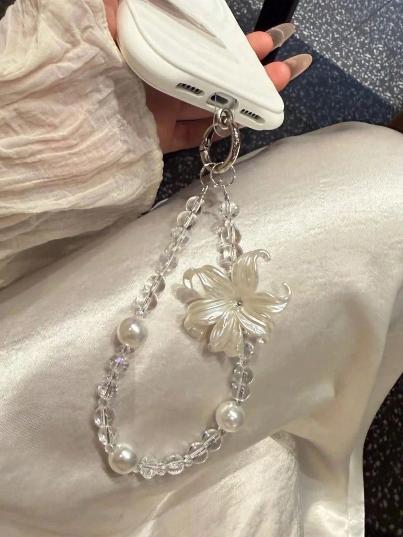 White Moonlight Lily Pearl Phone Case, Phone Chain Pendant, Digital Camera CCD Lanyard, Suitable For IPad Protective Case, Phone Accessory Strap, Bracelet Style Keychain, Phone Case Decorative Pendant