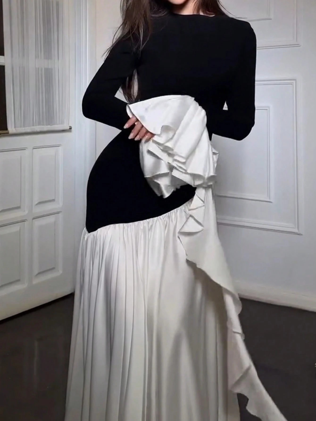 Women's Elegant Color Block Round Neck Slimming High Waist Knit Midi Dress Black Spring