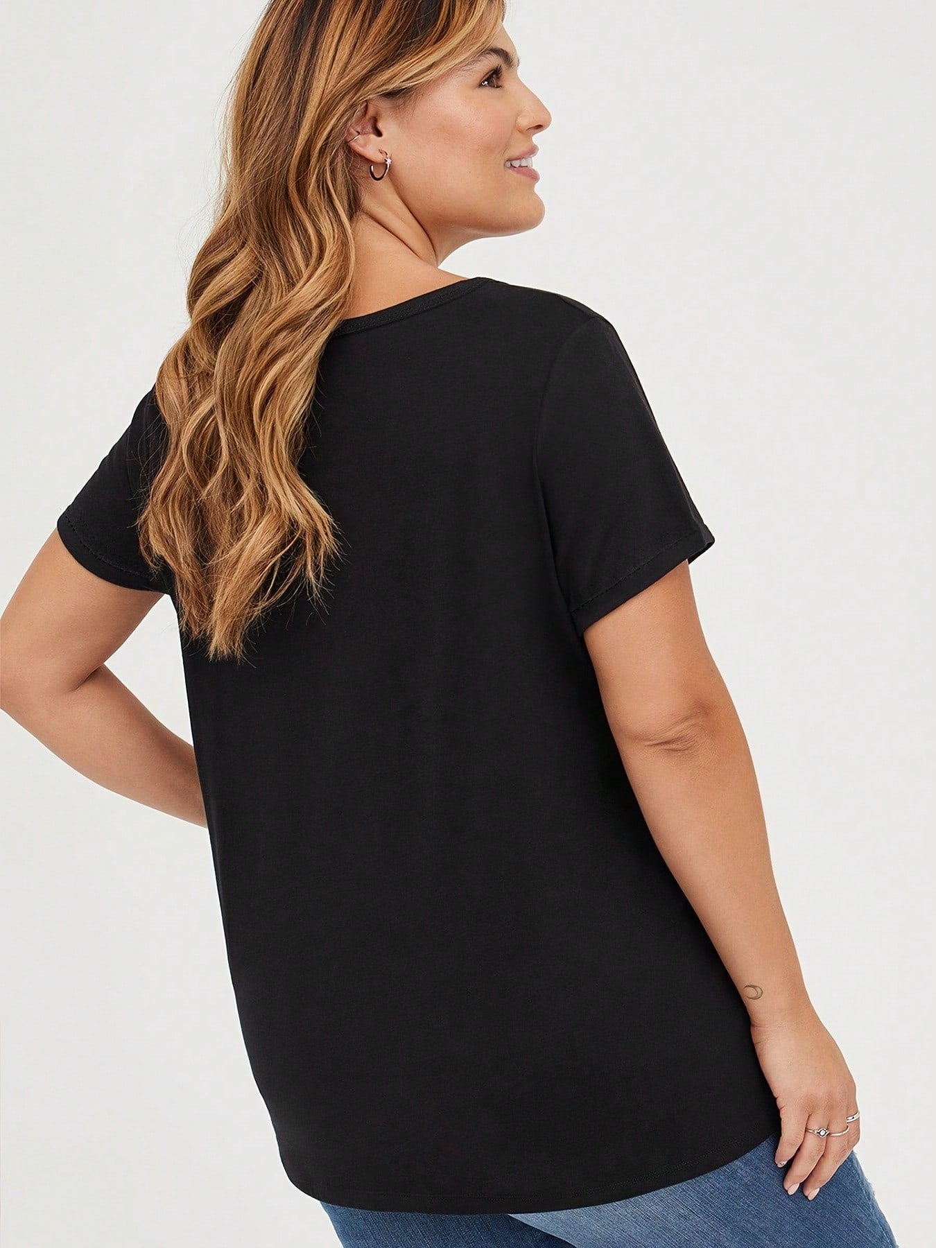 Women's Pure Cotton Short-Sleeved T-Shirt, Featuring A Colorful Letter Print Design. The Round-Neck Short-Sleeved T-Shirt Is Designed For Comfort And Durability, Suitable For Beach Leisure Wear, As We