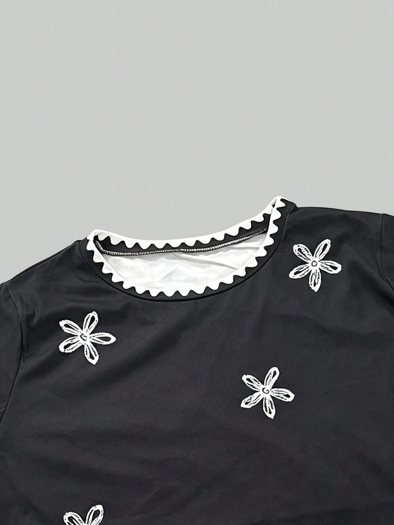 Women's Round Neck Contrast Trim Floral Pattern Casual Everyday Short Sleeve T-Shirt